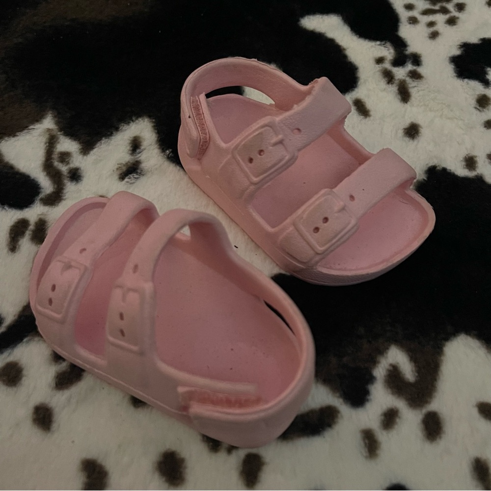Toddler girls buckle slides